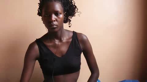 Snapshot of essie_n chatting on 10.23.25 Eddah online show from 10.23.25