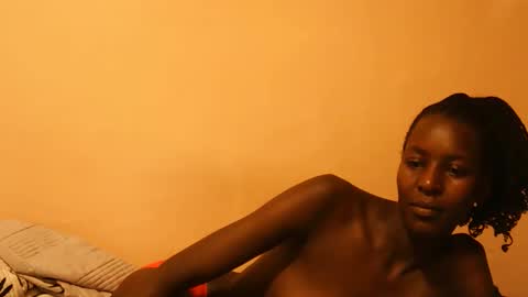 Snapshot of essie_n chatting on 10.24.25 Eddah online show from 10.24.25