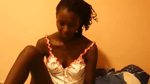 Snapshot of essie_n chatting on 10.24.25 Eddah online show from 10.24.25