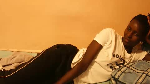 Snapshot of essie_n chatting on 11.03.25 Eddah online show from 11.03.25