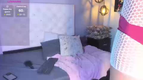 Snapshot of esteban_cor chatting on 09.25.25 Salome online show from 09.25.25