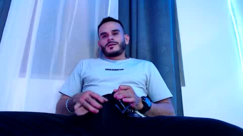 Snapshot of esteban_fer chatting on 12.15.24 Esteban Fernandez online show from 12.15.24