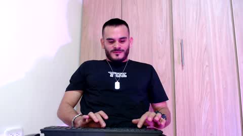 Snapshot of esteban_fer chatting on 01.26.25 Esteban Fernandez online show from 01.26.25