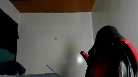 Snapshot of estebanlobo chatting on 10.02.25 estebanlobo online show from 10.02.25