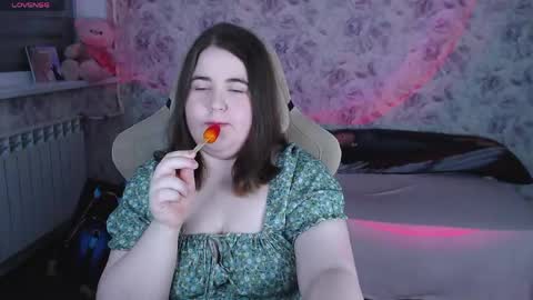 estelle_hicks online show from 05.20.26