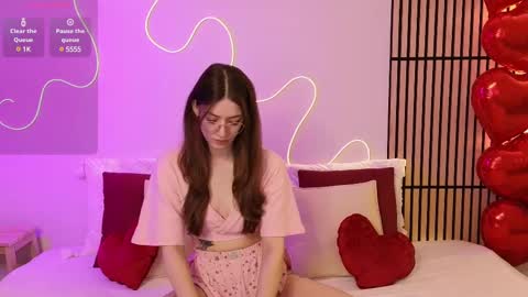 Ester online show from 02.10.25