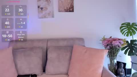 Snapshot of estercollins_ chatting on 09.09.25 Is secret online show from 09.09.25