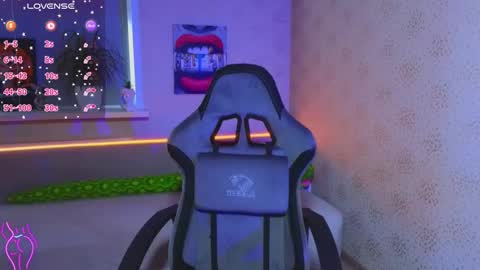 EsterPlayful online show from 09.16.25