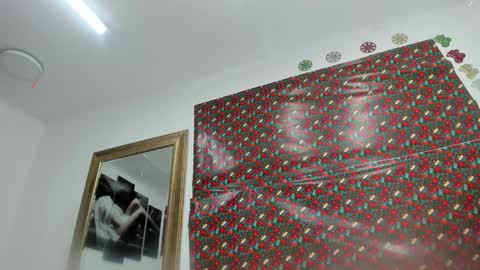 Snapshot of estrella_hanks_ chatting on 01.08.25 Estrella online show from 01.08.25