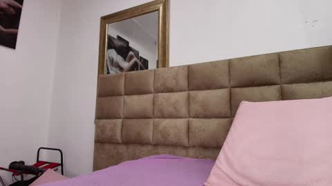 Snapshot of estrella_hanks_ chatting on 01.12.25 Estrella online show from 01.12.25