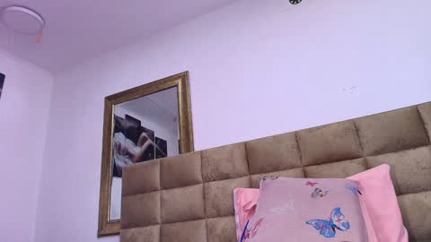Snapshot of estrella_hanks_ chatting on 01.30.25 Estrella online show from 01.30.25