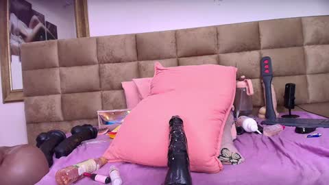 Snapshot of estrella_hanks_ chatting on 01.31.25 Estrella online show from 01.31.25