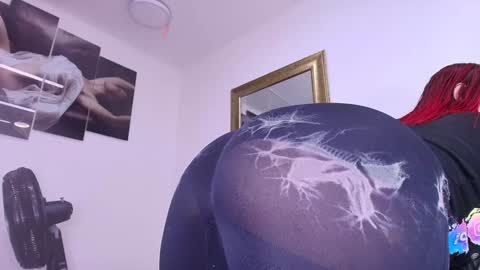 Snapshot of estrella_hanks_ chatting on 02.04.25 Estrella online show from 02.04.25