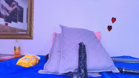 Snapshot of estrella_hanks_ chatting on 02.22.25 Estrella online show from 02.22.25