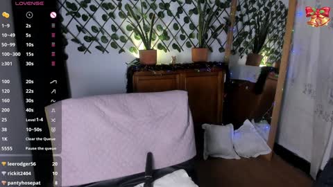 Snapshot of estrellah__ chatting on 12.08.24 - E S T R E L L A M I L F - online show from 12.08.24