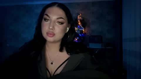 Snapshot of estrellaibbotson chatting on 02.28.26 Lola online show from 02.28.26