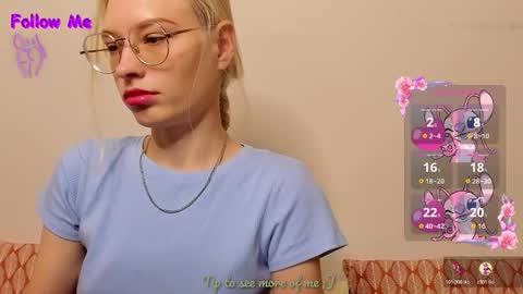 Snapshot of esty_siela chatting on 10.24.25 lets get to know each other better in pm  online show from 10.24.25