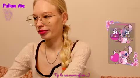 Snapshot of esty_siela chatting on 10.25.25 lets get to know each other better in pm  online show from 10.25.25