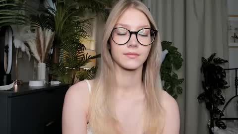 Natalie online show from 09.24.25