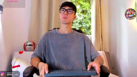 Snapshot of etham_wolf1 chatting on 06.17.26 etham_wolf1 online show from 06.17.26