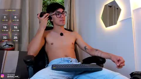 etham_wolf1 online show from 07.18.26