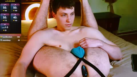 Snapshot of ethan7inches chatting on 12.09.24 Ethan online show from 12.09.24