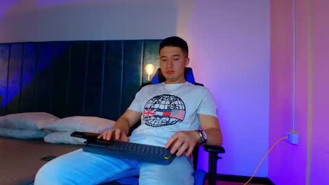 Snapshot of ethanconnor_ chatting on 10.26.25 ethanconnor_ online show from 10.26.25