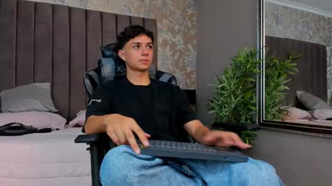 Snapshot of ethanlowell chatting on 09.11.25 ethanlowell online show from 09.11.25