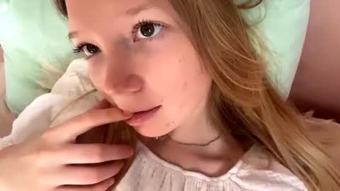 Snapshot of eugenakhouri chatting on 09.11.25 Lana online show from 09.11.25