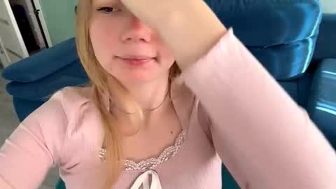 Snapshot of eugenakhouri chatting on 09.26.25 Lana online show from 09.26.25