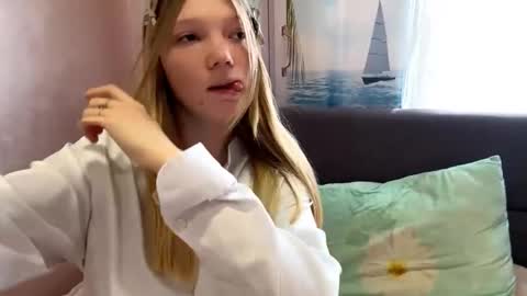 Snapshot of eugenakhouri chatting on 09.28.25 Lana online show from 09.28.25