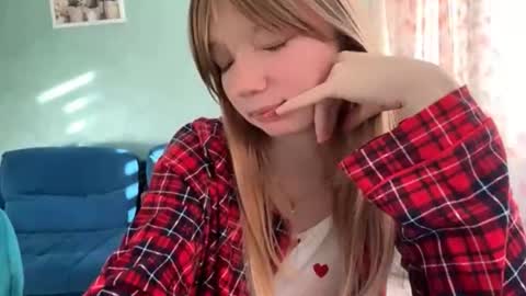 Snapshot of eugenakhouri chatting on 10.06.25 Lana online show from 10.06.25