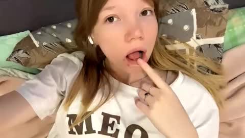 Snapshot of eugenakhouri chatting on 10.12.25 Lana online show from 10.12.25