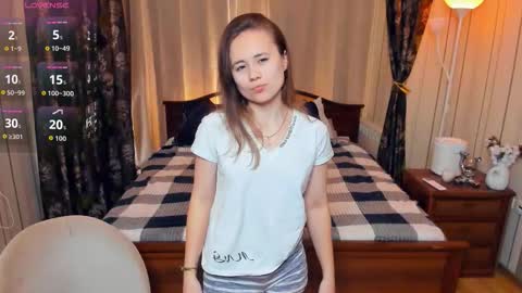 Snapshot of eugeniabrainard chatting on 10.11.25 Kira and Kamila online show from 10.11.25