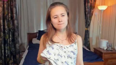 Snapshot of eugeniabrainard chatting on 10.27.25 Kira and Kamila online show from 10.27.25