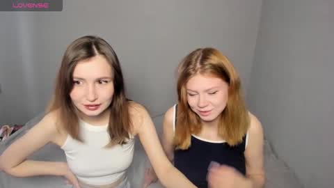 Snapshot of eumomino chatting on 10.05.25 Veronica Tiia Lilith left to right online show from 10.05.25