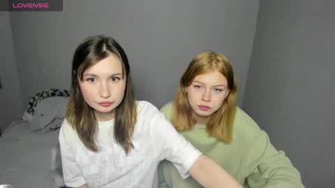 Snapshot of eumomino chatting on 10.10.25 Veronica Tiia Lilith left to right online show from 10.10.25