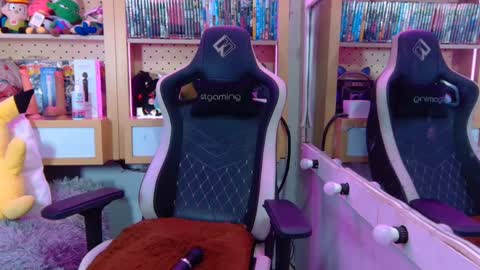 Snapshot of eunyeong_ chatting on 09.26.25 Ennik online show from 09.26.25