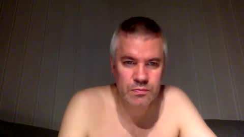 Snapshot of europeankris chatting on 09.30.25 European Kris online show from 09.30.25