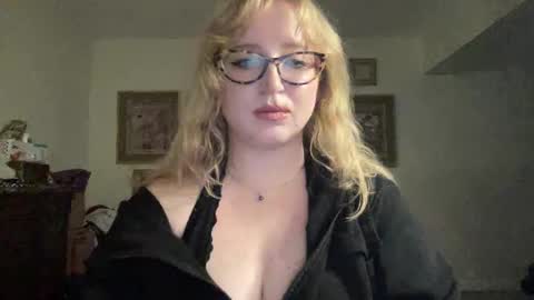 Snapshot of euthanizedkanine chatting on 01.10.25 Bunnie 3 online show from 01.10.25