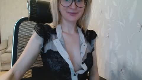 eva2323 online show from 10.13.25