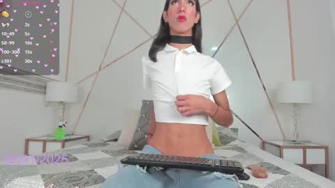 EVA COLUCCY online show from 01.22.25