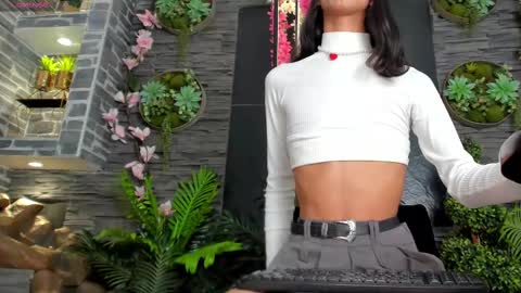EVA COLUCCY online show from 02.11.25
