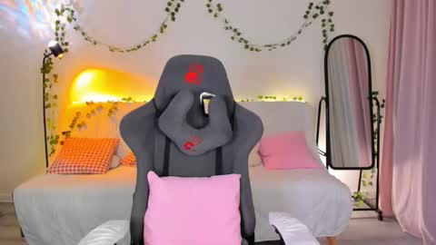 Eva Davis online show from 09.21.25