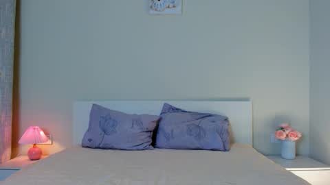 Snapshot of eva_doncray chatting on 10.28.25 Eva online show from 10.28.25