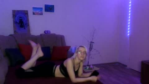 eva_forrest online show from 02.08.25