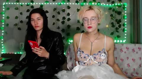 eva_forrest online show from 09.13.25
