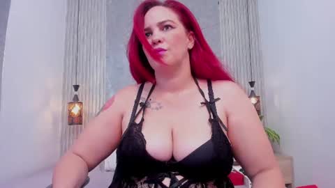 Snapshot of eva_milfxxx chatting on 07.19.26 eva online show from 07.19.26