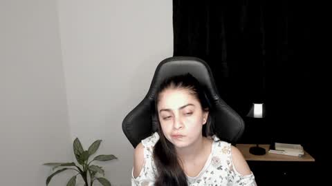 eva_monn online show from 01.08.25