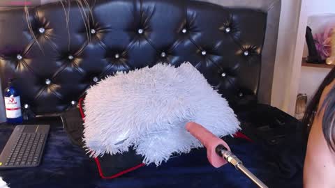 Snapshot of eva_notty_ chatting on 12.29.24 Eva Notty online show from 12.29.24